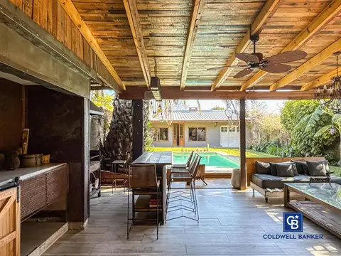 Casa en Venta con 2 cocheras