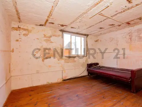 En venta casa de pasillo a reciclar en Pichincha, Rosario.