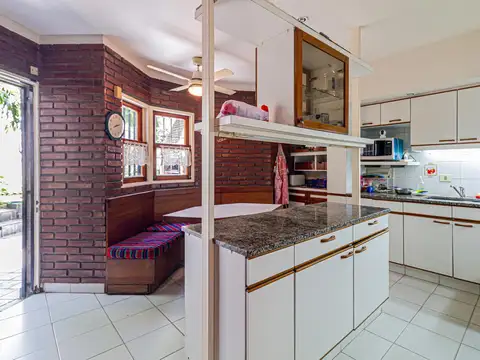 Casa 7 ambientes con 4 baños