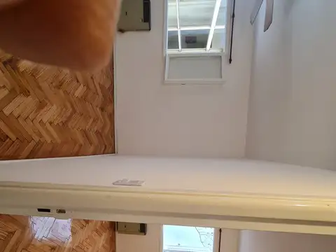 Sarandí 100, Piso 1