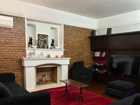 Casa 5 ambientes con 4 baños