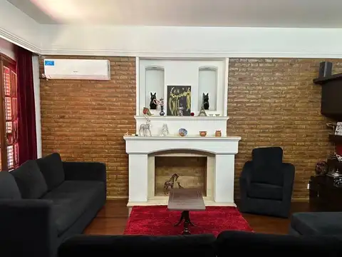 Casa en Venta con 4 cocheras