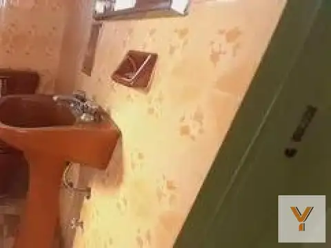 Casa 7 ambientes con 2 baños
