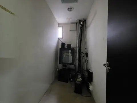 Depósito oficinas, 725m2 cubiertos Villa Crespo sin acceso vehicular.