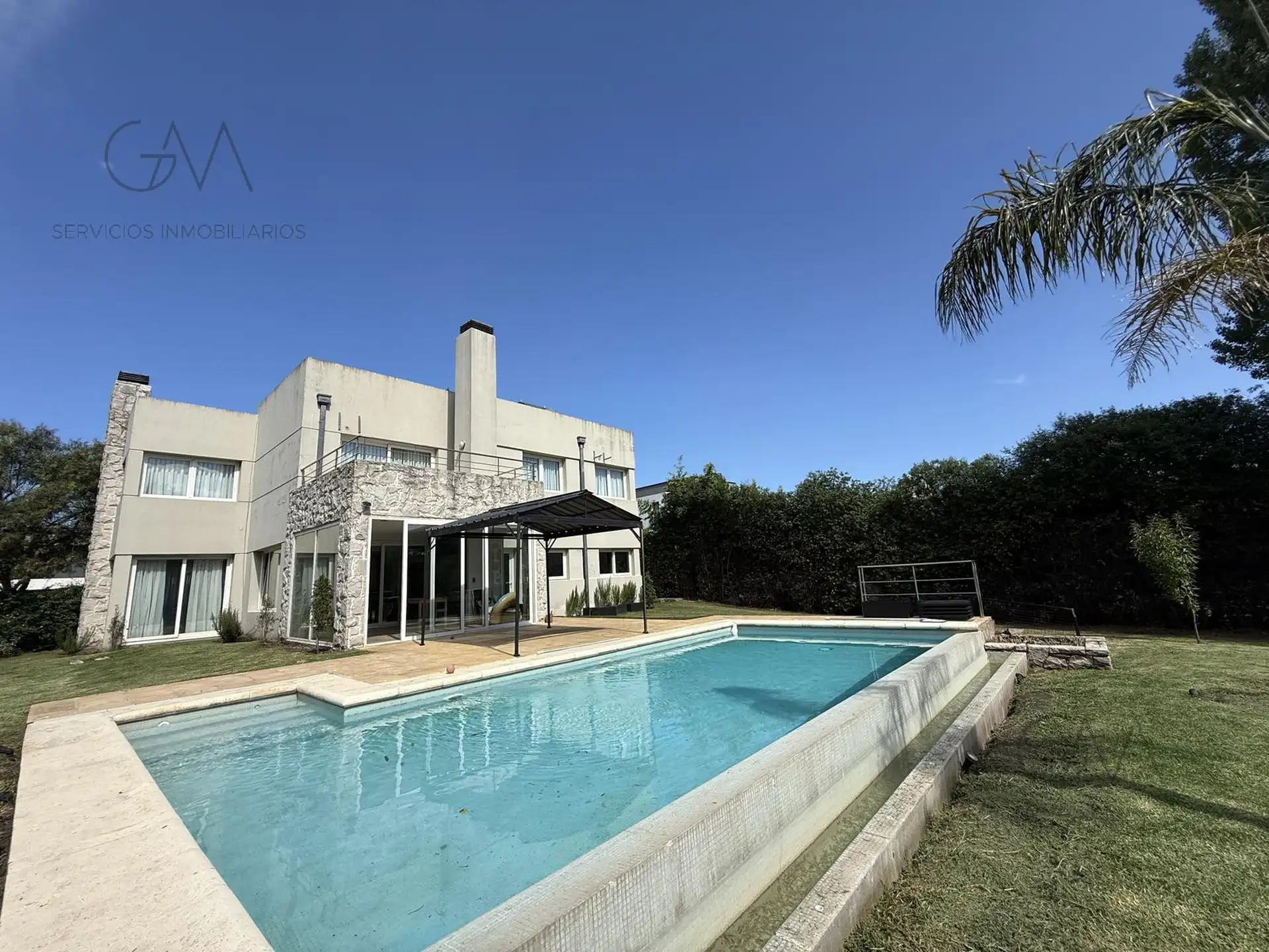 Casa 6 amb, 350m² en alquiler — Barrio Rumencó