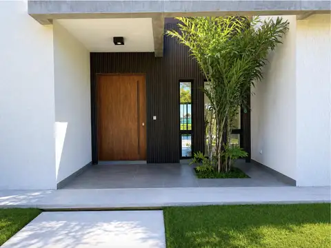 Casa en Venta con 3 cocheras