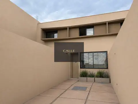 Dúplex en venta c/ cochera en Maipú