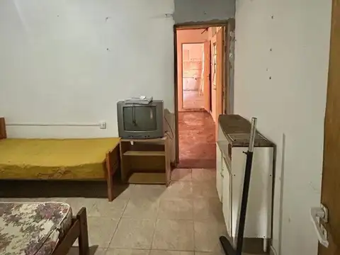 EXCELENTE CASA A REFACCIONAR A MTS DE AV, GALICIA