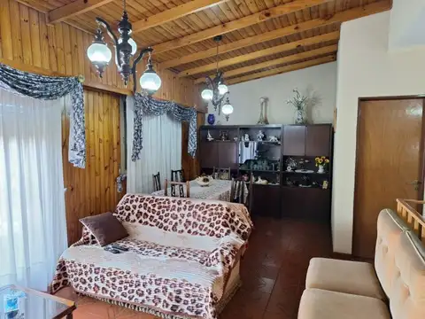 CASA 4 AMBIENTES CON LOCAL VENTA EN BLOCK