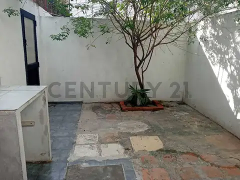 VENTA CASA 3 AMBIENTES TIPO DUPLEX - BERNAL