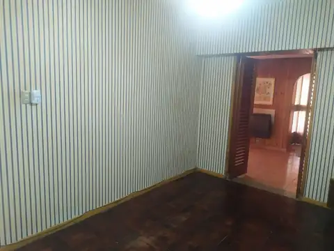 Casa 2 ambientes con 1 baño