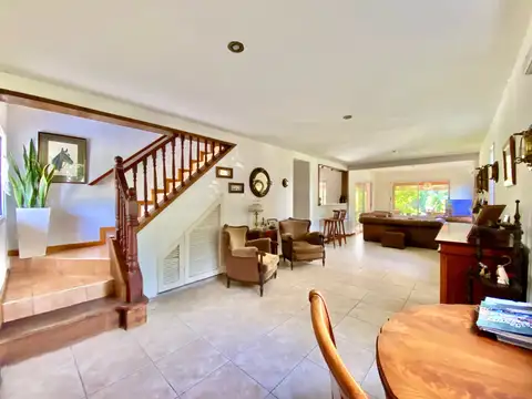 Casa 5 ambientes con 3 baños