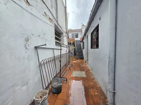 Mariano Acosta esquina San Pedro- Casa/ lote para edificio