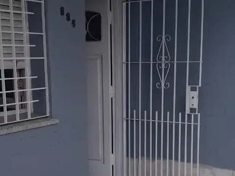 Alquiler Casa 3 Ambientes con Garaje para 3 Autos y Living con Hogar