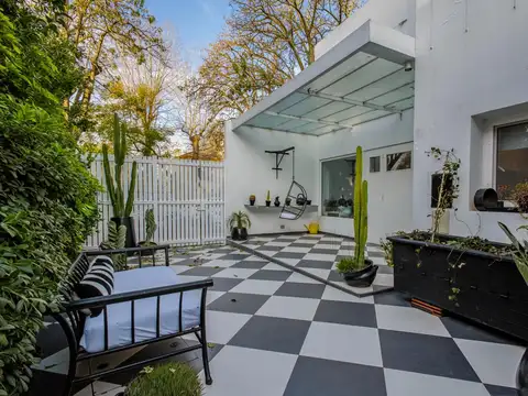 Casa en Venta con 3 cocheras