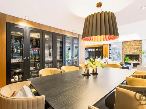 Casa de 4 dormitorios en Club de Campo ABRIL - Barrio El Molino