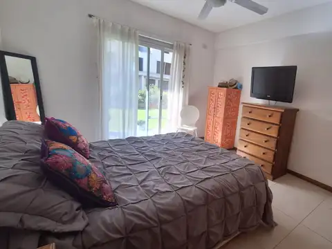 Departamento en  planta baja de dos ambientes y amplia cocina