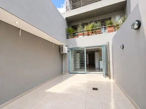 DEPARTAMENTO MONOAMBIENTE 51M2 CABALLITO PATIO PB.