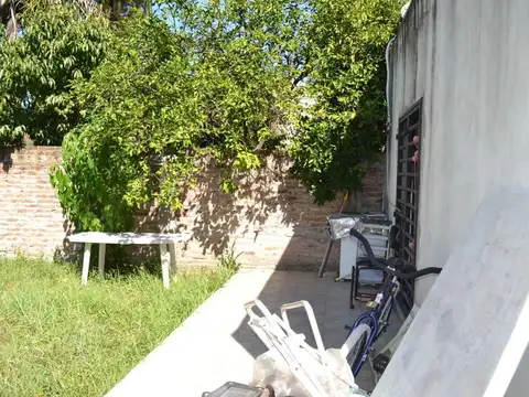 CASA 4 AMB A REFACCIONAR +DPTO 2 AMB LOTE 10X50!