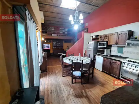 Casa 8 ambientes con 3 baños