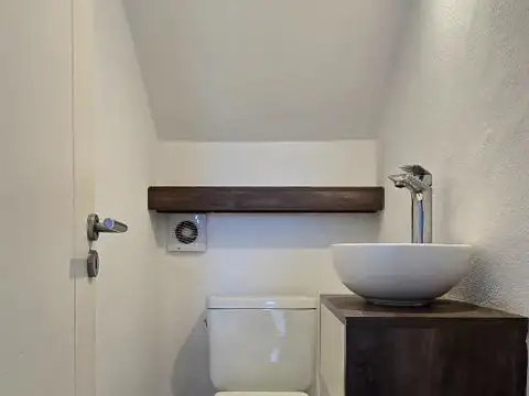 Casa en Alquiler con 2 cocheras