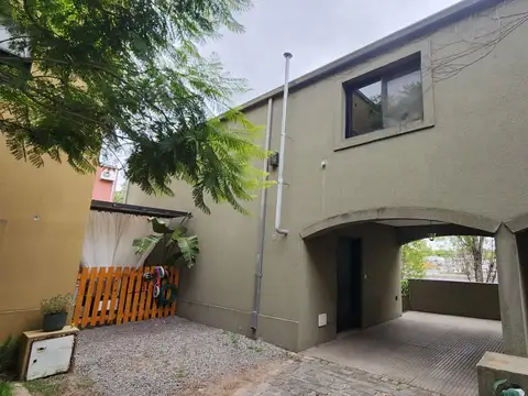 Casa en Alquiler con 1 cochera