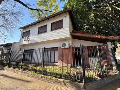Casa 5 ambientes con Patio, terraza con Parrilla y Cochera APTO CRÉDITO
