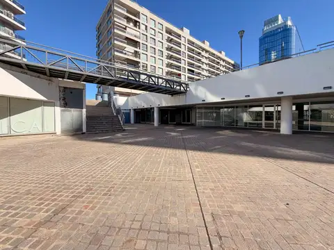 Av. Cándido Carballo 130