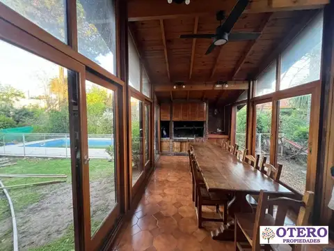 Casa en Alquiler con 2 cocheras