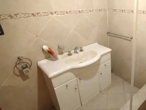 Casa 5 ambientes con 1 baño