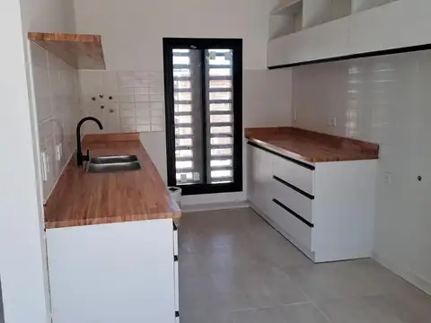 Casa 4 ambientes con 3 baños