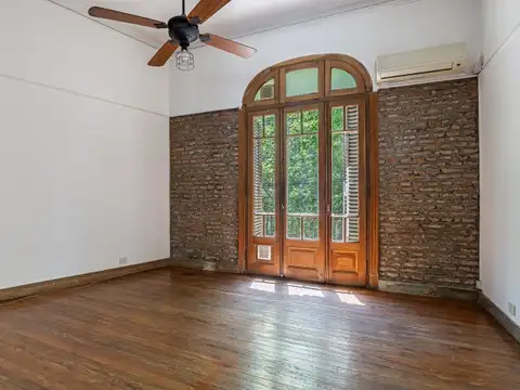 VENTA PH CON BALCON Y TERRAZA PROPIA. AV. J.B.ALBERDI. CABALLITO