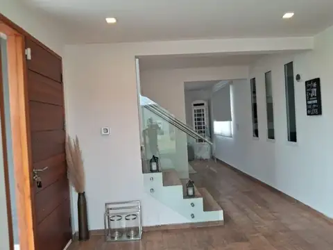 Casa 4 ambientes con 4 baños