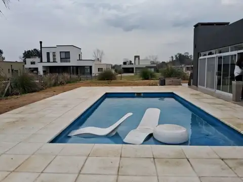 OPORTUNIDAD VENTA CASA 4 AMB EN FRANCISCO ALVAREZ