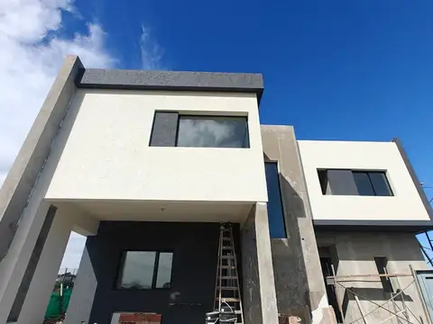 Casa en venta 5 ambientes en Pilar del Este Santa Elisa