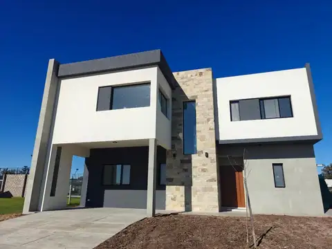 Casa con pileta 5 ambientes en Pilar del Este Santa Elisa