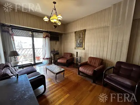 Venta Departamento 4 ambientes con balcón y cochera en Lanús