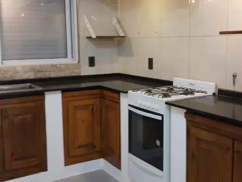 Casa en Alquiler con 2 cocheras