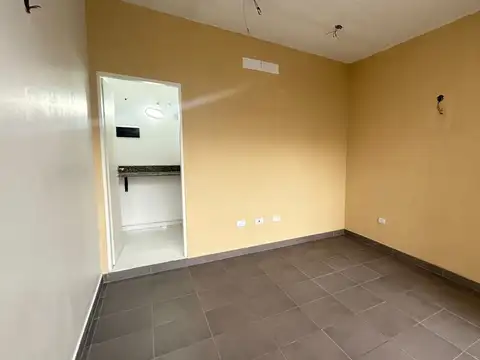 Venta Wilde Excelente Local a metros de Las Flores