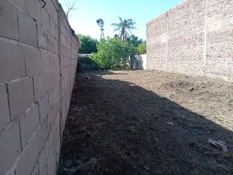 Casa con importante terreno. Salida a 2 calles. Doble frente