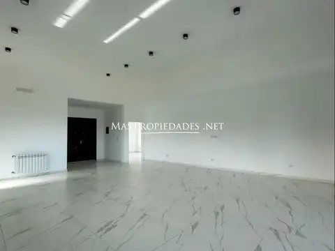 Casa en Alquiler con 4 cocheras
