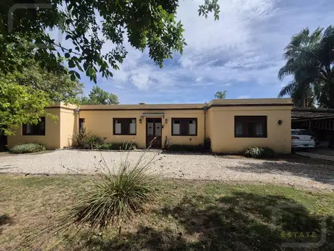 Venta Casa estilo campo de 5 ambientes con Pileta y Gran Parque en Pilar