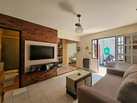 Excelente PH 3 Ambientes + Escritorio. Patio y Terraza Propio. Sin Expensas