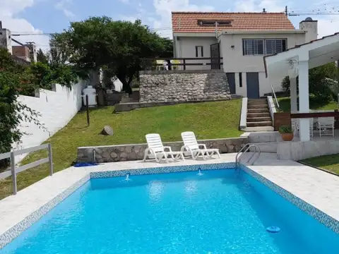 Casa 4 ambientes con 2 baños