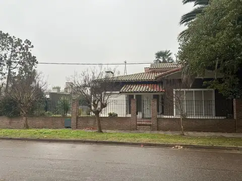 Casa en Venta con 3 cocheras