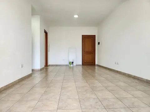 ¡Amplio departamento, 1 dormi y balcón!