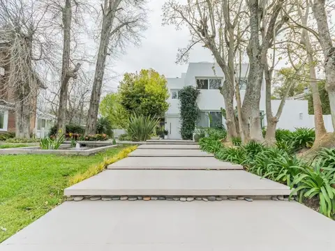 VENTA CASA ABRIL CLUB DE CAMP0, CON PISCINA. 