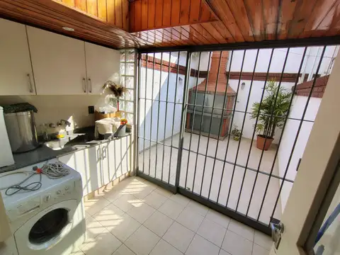 Duplex de 5  ambientes con playroom- baulera y cochera , comodidad y estilo en un solo lugar