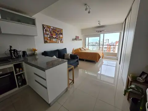 MONOAMBIENTE PISO ALTO SUPER LUMINOSO