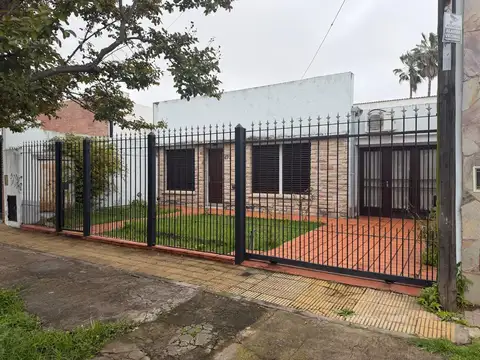 Casa en alquiler con cochera en Tolosa